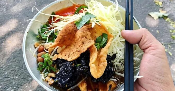 Ho Chi Minh: Original Walking Street Food Tour With Local - Booking and Cancellation Policy