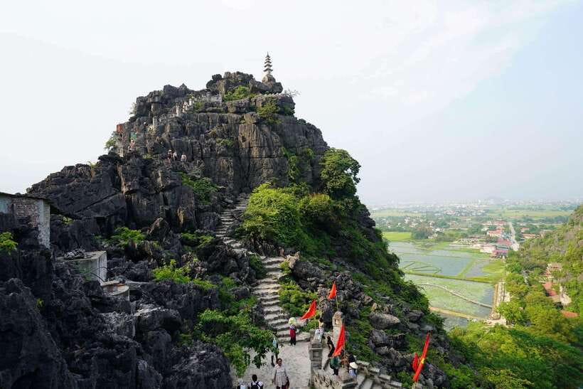 Hoa Lu-Tam Coc-Mua Cave -Bich Dong Pagoda-Cycling From NBINH - Lunch Options and Dining Experience