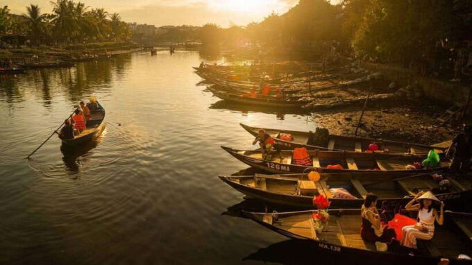 Hoa Lu – Tam Coc – Mua Cave: Full-Day Adventure Tour - Hiking at Mua Cave