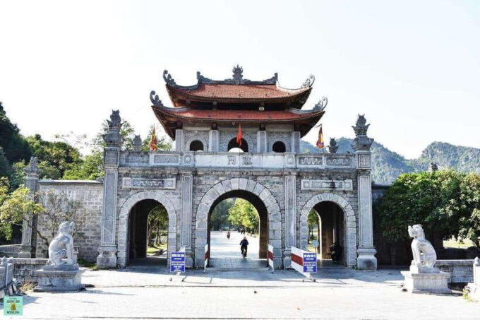 Hoa Lu, Trang An and Mua Cave Full-day Tour - Local Cuisine: Buffet Lunch