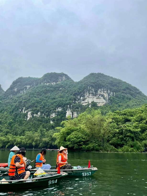 Hoa Lu - Trang An, Mua Cave With Luxury Small Group - Boat Cruise and Mua Cave Hike
