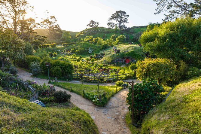 Hobbiton Movie Set and Hamilton Gardens Small Group-from Auckland - The Itinerary Breakdown: What You Can Expect