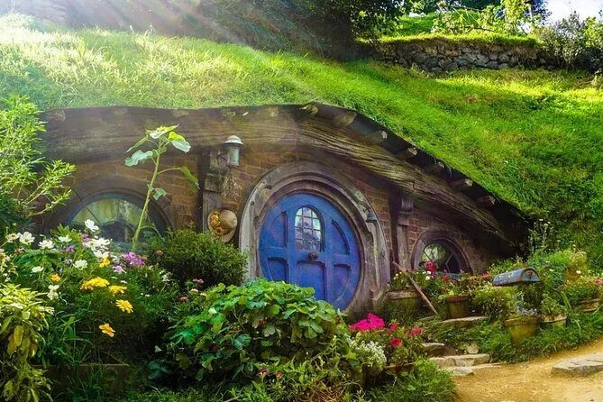 Hobbiton Movie Set and Waitomo Caves Exclusive (1-6 traveler) - Key Points