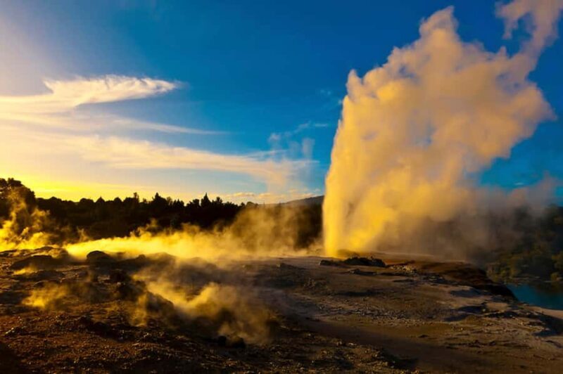 Hobbiton Movie Set & Rotorua Premium Day Tour from Auckland - A Journey Through Middle-Earth and Maori Land