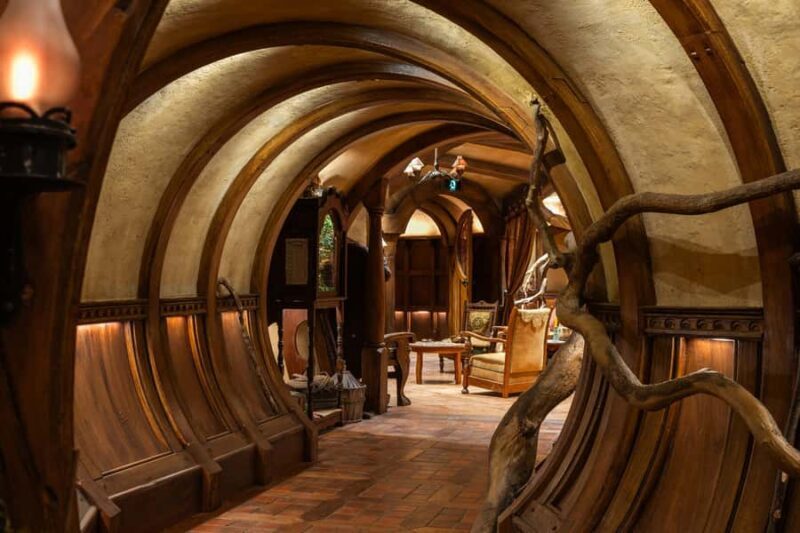 Hobbiton Movie Set Tour to Blue Springs and Waitomo caves - Key Points