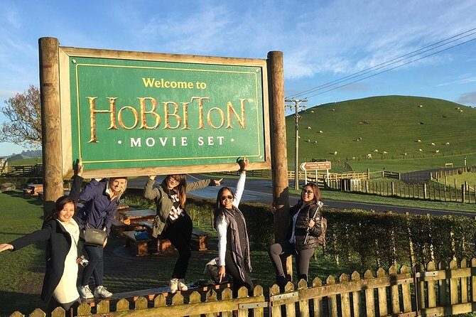Hobbiton & Rotorua Small Group Day Tour inc Te Puia from Auckland - A Day Filled with Iconic Highlights and Authentic Encounters