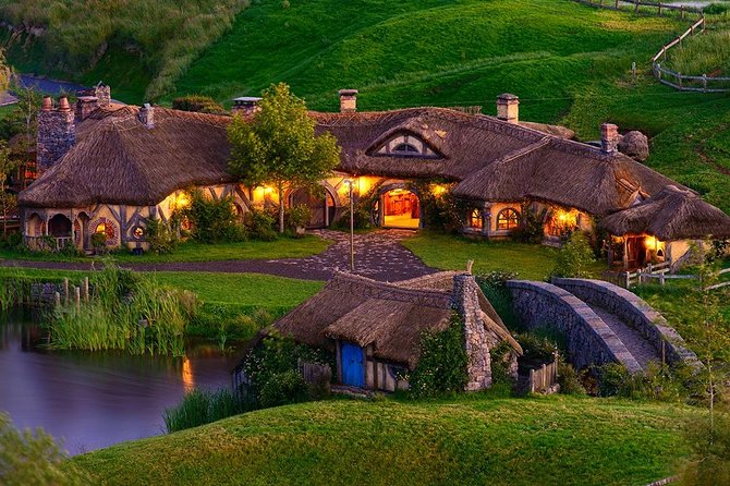 Hobbiton & Waitomo Caves Small Group Tour From Auckland - Exploring Waitomo Caves
