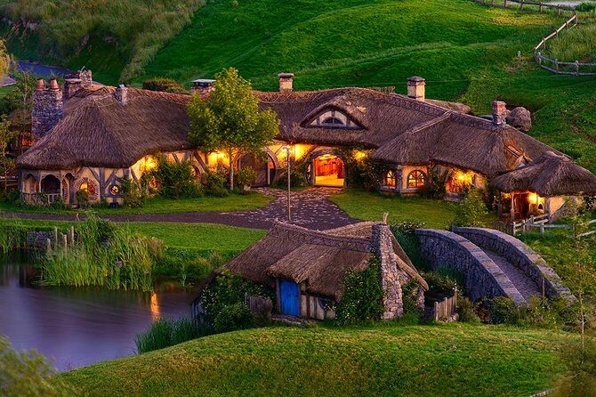 Hobbiton & Waitomo Caves Small Group Tour from Auckland inc Lunch - Key Points