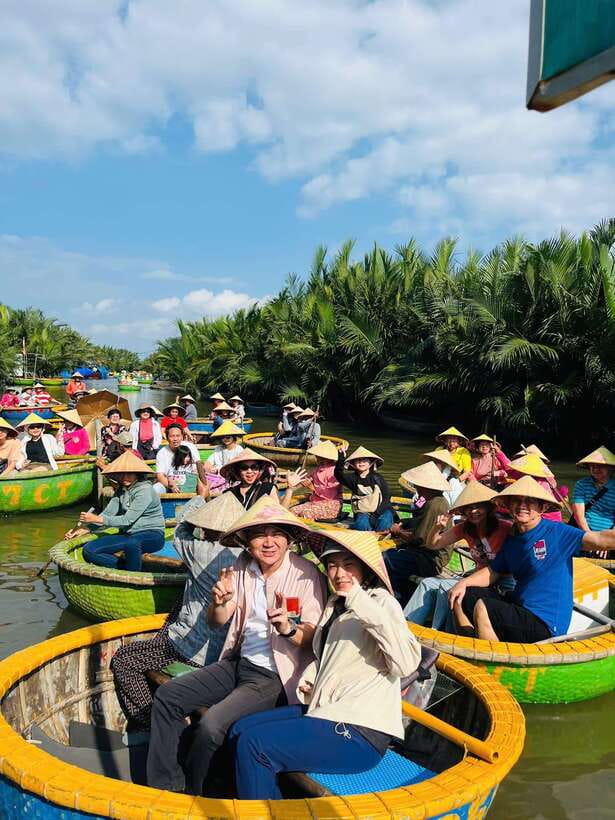 Hoi An: Basket Boat Ride in the Coconut Forest - Casting Fishing Nets