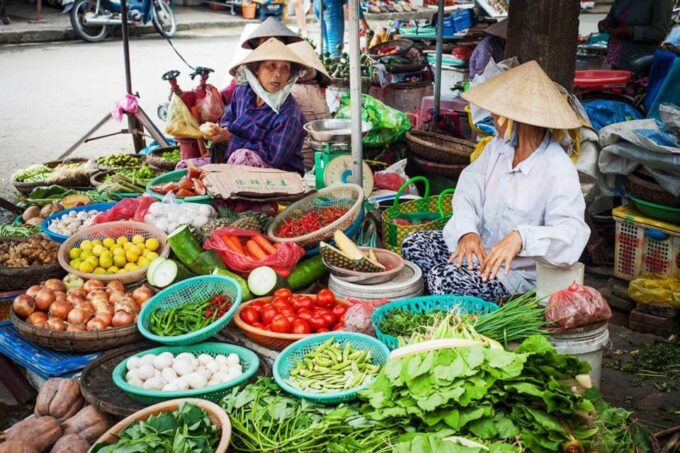 Hoi An: Eco Cooking Class With Market Trip and Basket Boat - Relaxing Boat Ride and Market Adventure