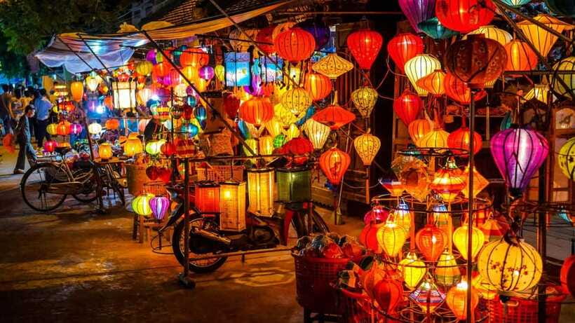 Hoi An: Evening Street Food Walking Tour - Tips for Enjoying Your Tour