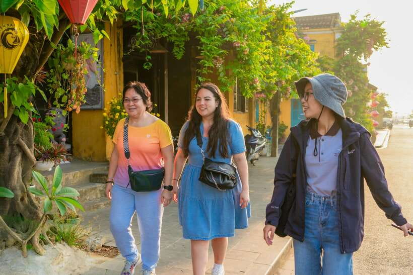 Hoi An: Guided Tour of Town and Fish Market With Breakfast - Hoi An Fish Market Experience