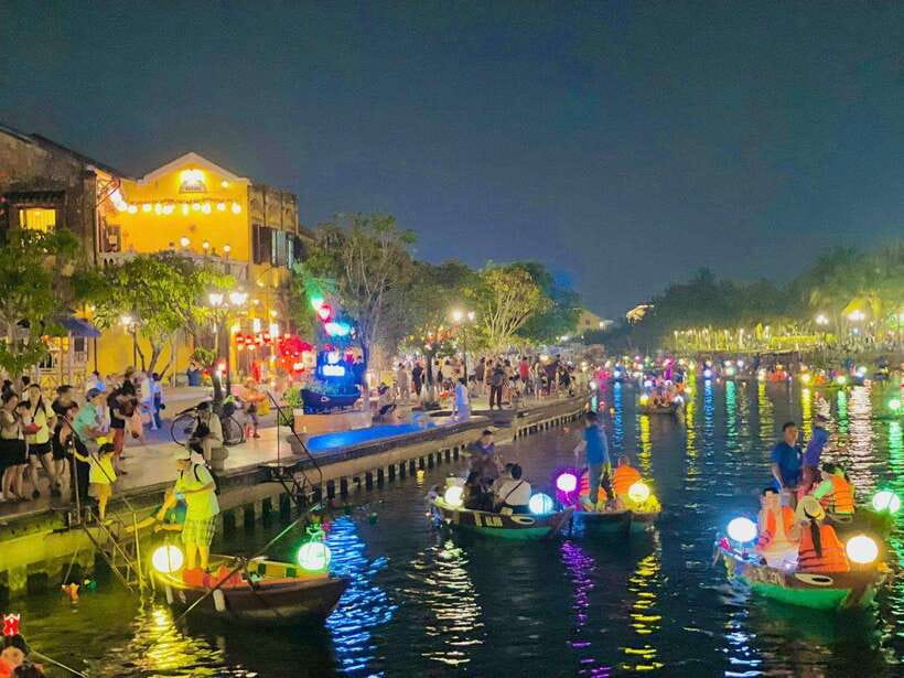 Hoi An: Hoai River Boat Ride With Flower Lantern Release - Experience the Beauty of Hoi An at Night