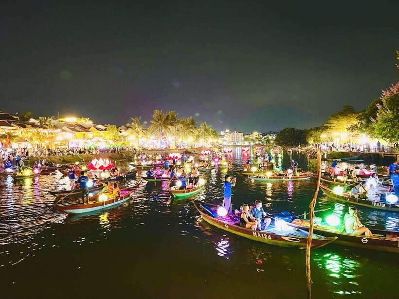 Hoi An: Hoai River Boat Ride With Flower Lantern Release - Admire the Ancient Houses and Colorful Lanterns