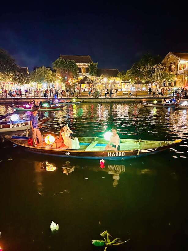 Hoi An: Hoai River Boat Ride With Flower Lantern Release - Experience Highlights