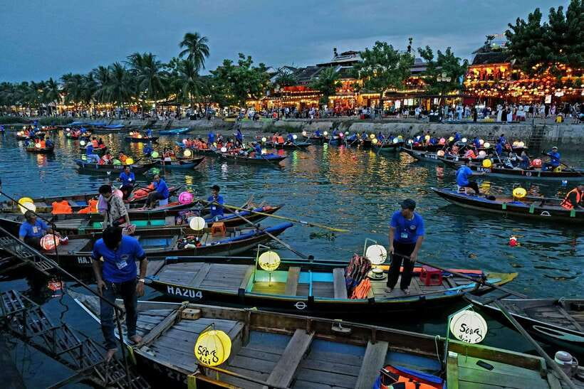 Hoi An: Hoai River Boat Trip by Night With Release Lantern - Itinerary Details