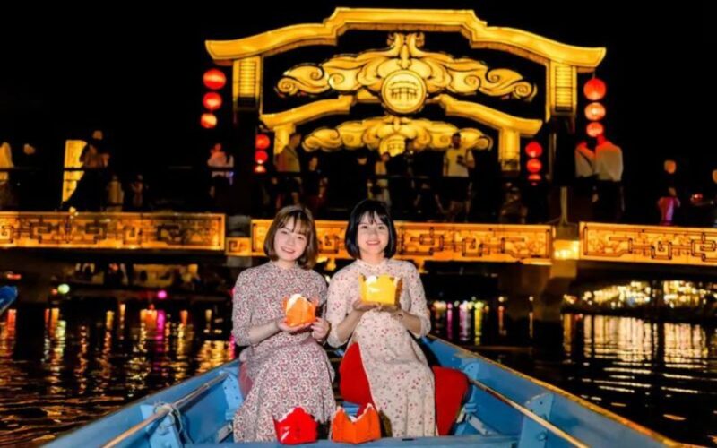 Hoi An: Hoai River Boat Trip by Night With Release Lantern - Itinerary Details