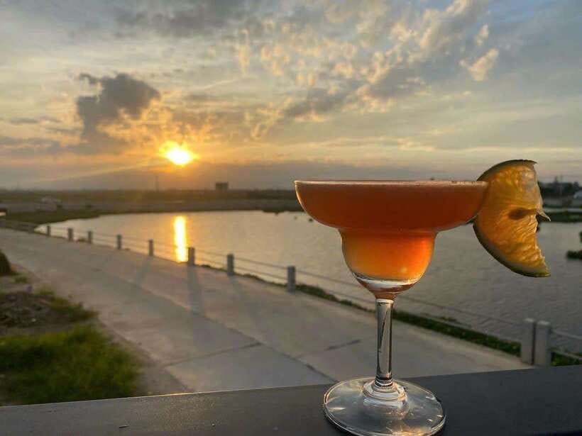 Hoi An Jeep Sunset Adventure: Enjoy Cocktails & Local Food - Cultural Stops: Wood-Carving Collection and Local Temple