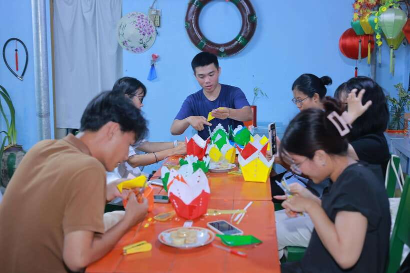 Hoi An : Lantern Boat Ride & Flower Lantern Making Class. - Lantern Making Workshop