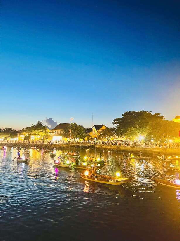 Hoi An: Lantern Boat Ride on the Hoai River - Taking in Hoi Ans Ambiance