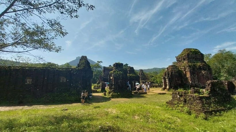 Hoi An: My Son Sanctuary W Guide , Champa Show, Boat & Lunch - Lunch at My Son