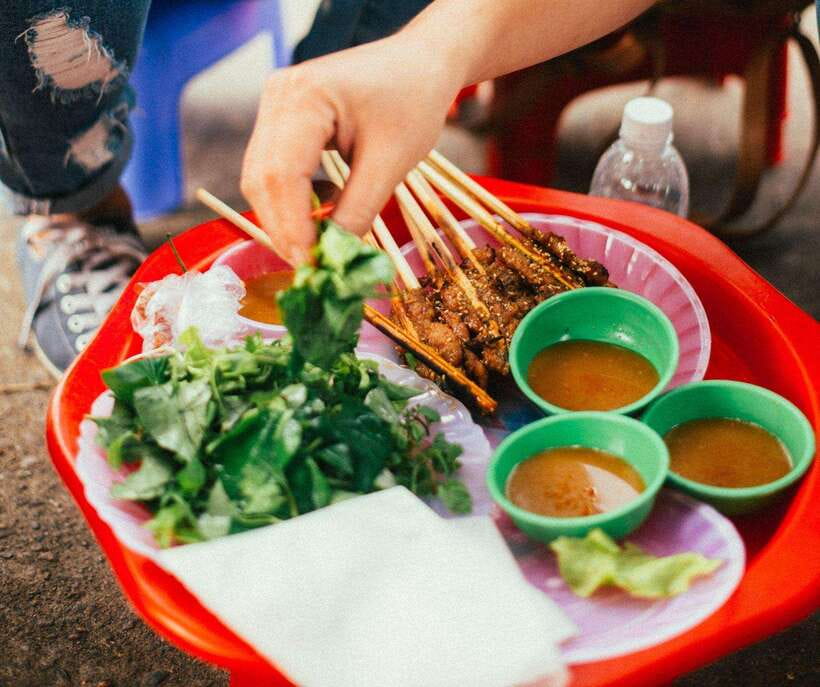 Hoi An: Private Evening Food Tour by Bike - Inclusions and Meeting Point