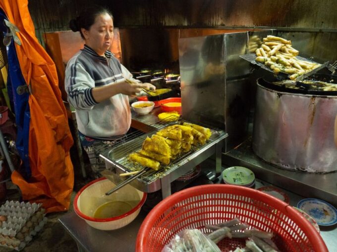 Hoi An: Sunset Food Tasting Tour - Experiencing Local Flavors