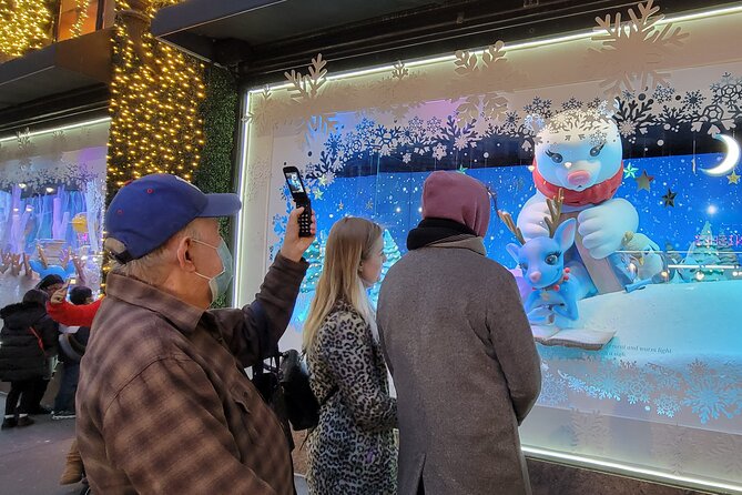 Holiday Lights Extravaganza Walking Tour - Subway Transportation Included