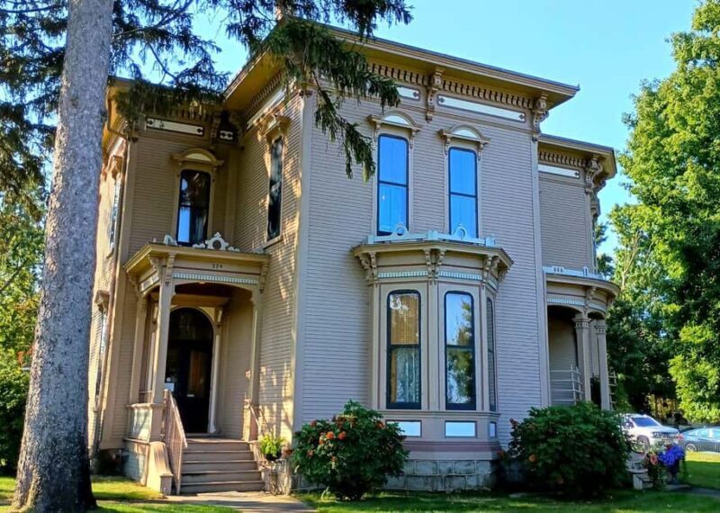 Holland, MI: Westside Stories and Tastes Walking Food Tour - How Does It Compare?