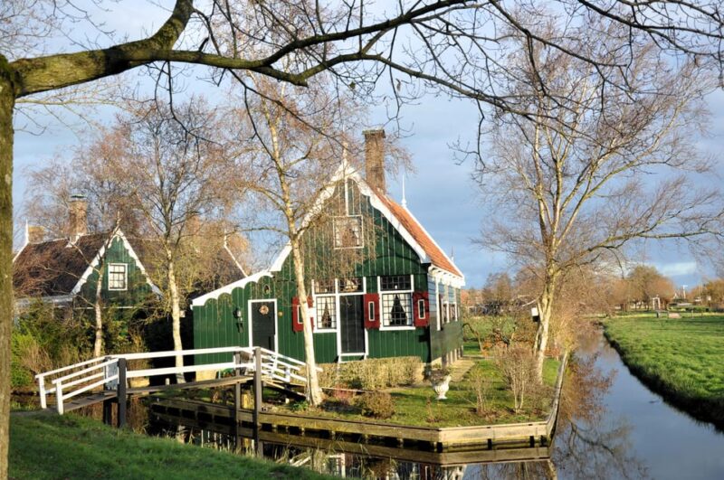 Holland's Finest: Zaanse Schans, Volendam, Marken - Discovering Volendam