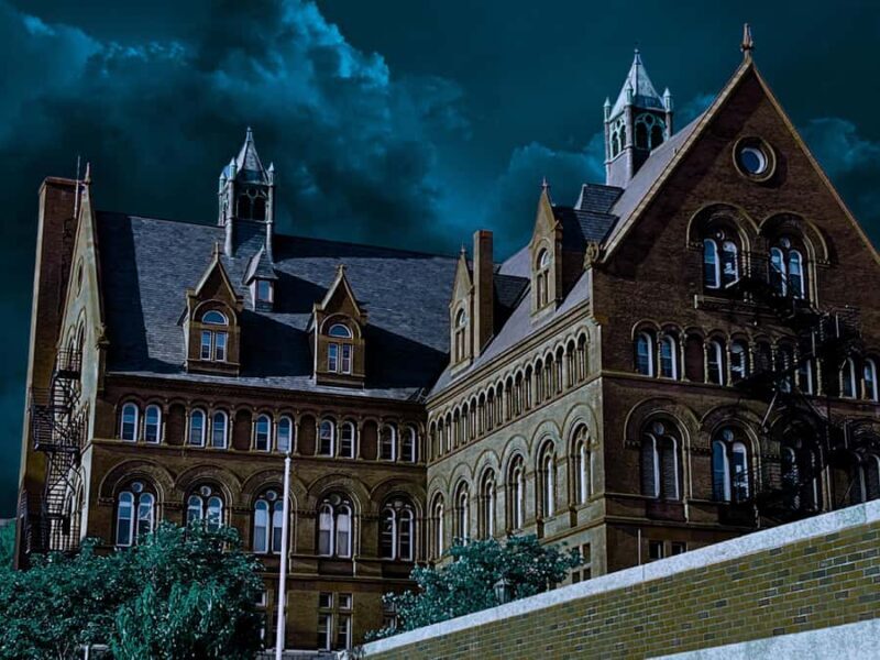 Hollow in the Hills: Buried in Burlington Ghost Tours - Key Points