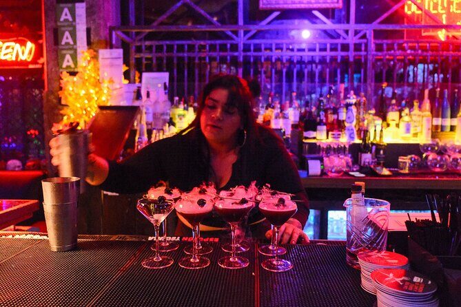 Hollywood Cocktails & True Crime 3 Drinks Included - Key Points