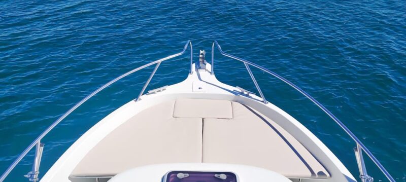 Hondarribia: Boat Rental 4 Hours - Onboard Amenities