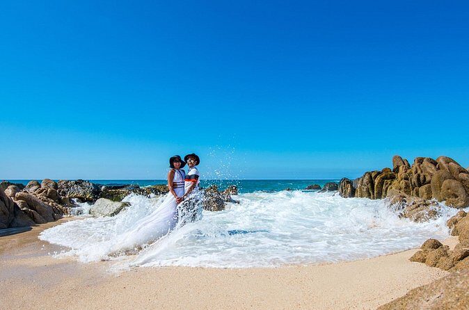 Honeymoon Photo Session in Los Cabos - What’s Included and What’s Not?