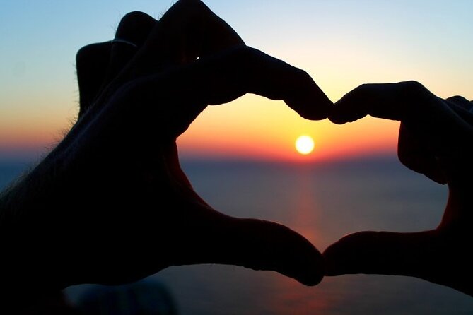 Honeymoon Private Santorini Luxury Guided Tour - Luxury Amenities