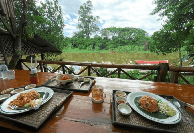 Honeymoon Tour : Mae Ping River Boat Sunset & Dinner - Accessibility and Inclusion