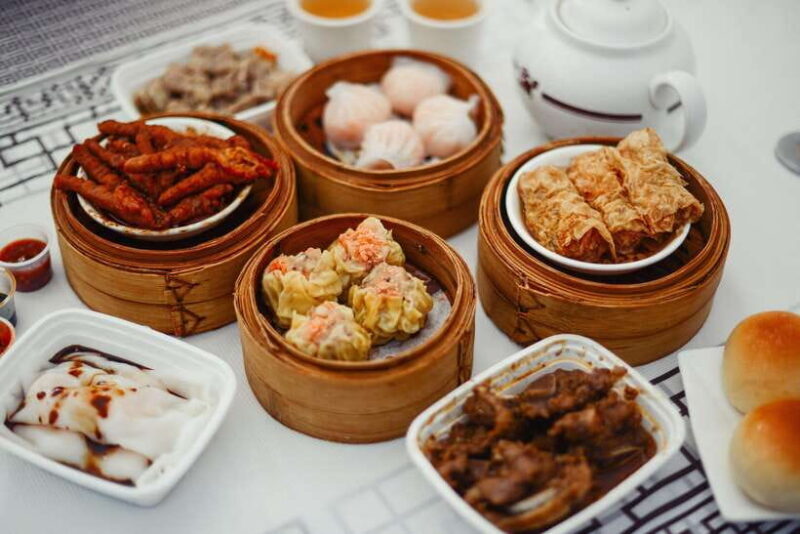 Hong Kong: City Landmarks Tour + Peak Tram Ticket + Lunch - Exploring Hong Kong: A Balanced Look at the City Landmarks Tour