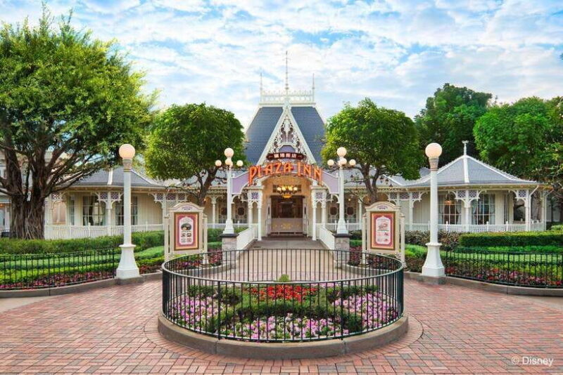 Hong Kong Disneyland: Plaza Inn Dim Sum & Barbecued Set - Key Points