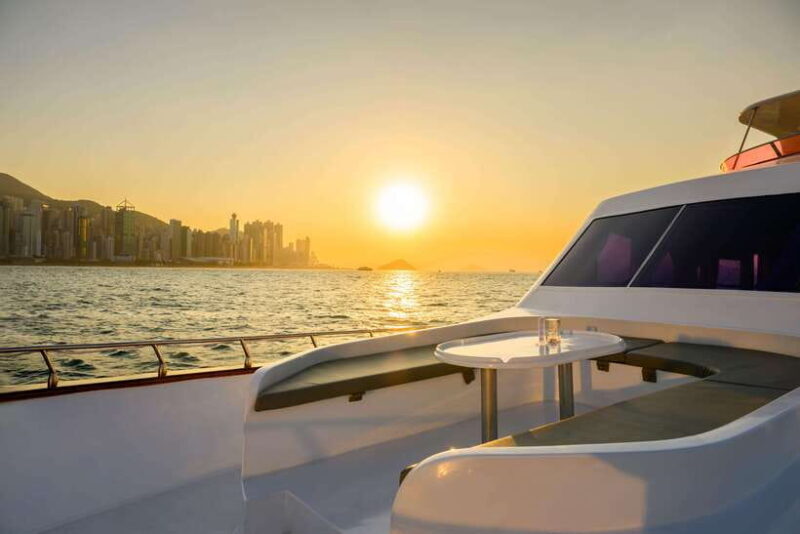 Hong Kong: Victoria Harbour Evening Cruise with Drinks - The Itinerary and Key Sights