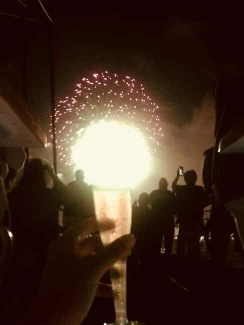 Honolulu: 1-Hour Friday Night Fireworks Cruise with Drinks - A Practical Look at the Experience