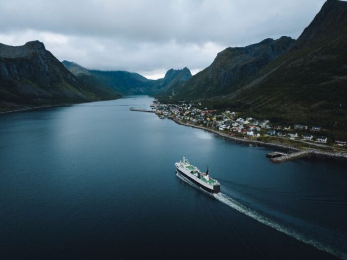 Hop-On/Hop-Off to 30 Places With the Arctic Route in Norway - Local Insights and Support