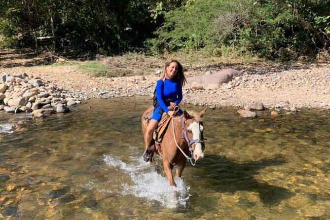 Horseback riding to visit the waterfall - Key Points