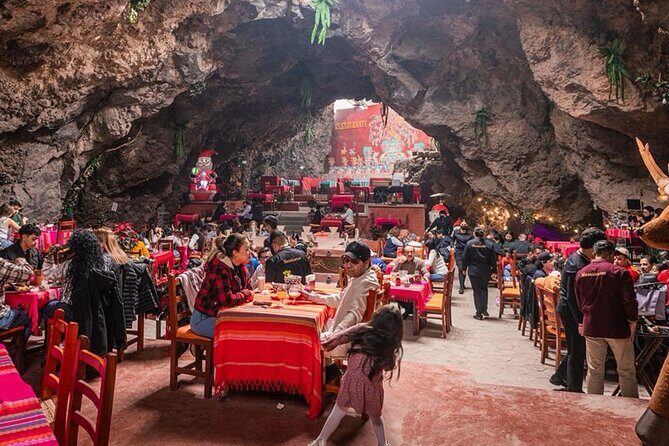 Hot air balloon flight in Teotihuacán + Breakfast in a Cave - The Early Morning Pickup and Journey