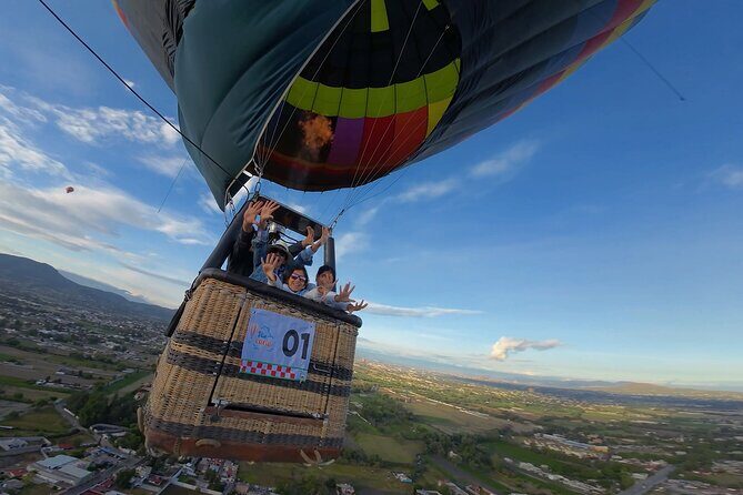 Hot air balloon flight in Teotihuacán + Breakfast in a Cave - Is It Worth the Price?