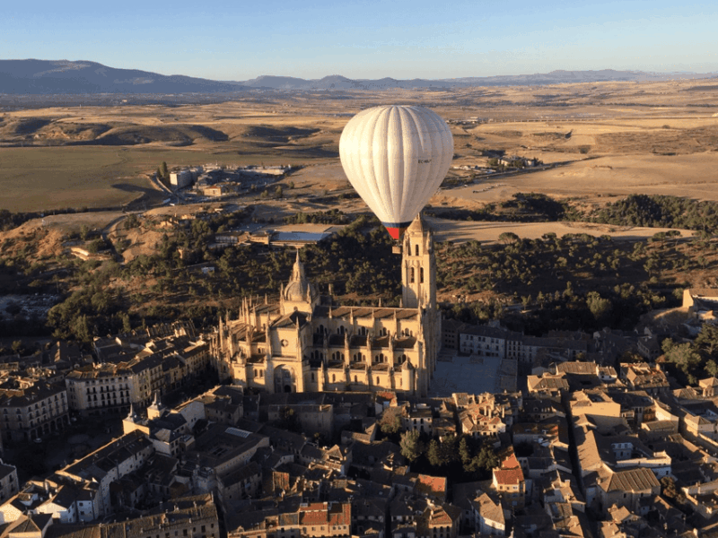 Hot Air Balloon Over Segovia & Hop-On&Hop-Off Touristic Bus - Segovia Cathedral: A Majestic Landmark