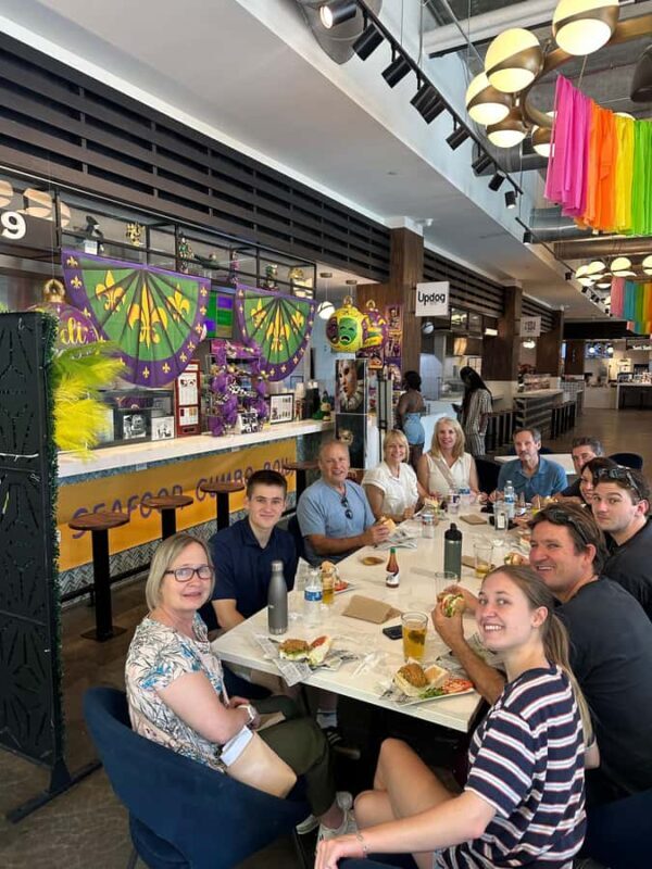 Houston: Downtown Food Tour with 6 Local Favorites Dishes - Key Points