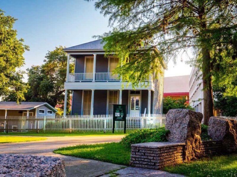 Houston: Downtown Walking History Tour - Key Points
