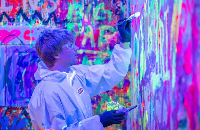 Houston: Private Paint Therapy Experience (Neon Light) - Who Will Love This Experience?