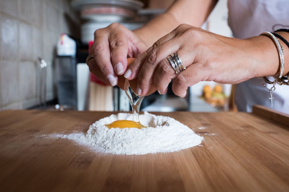 How To: Pasta and Tiramisu Class at a Local's Home - Key Points