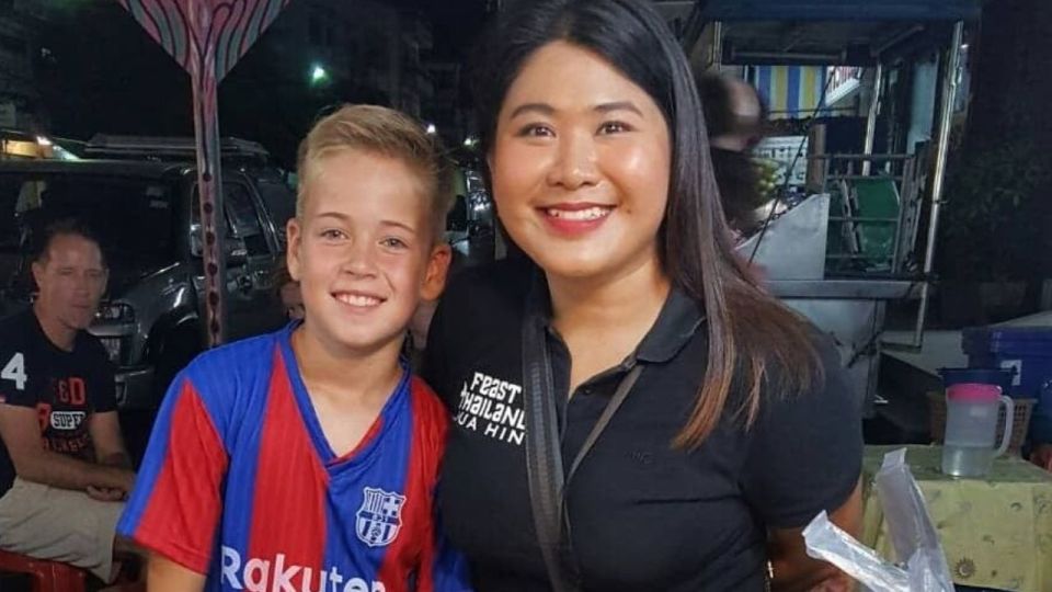 Hua Hin: Family Thai Food Tour With Local Guide - Sampling Sweets From Roadside Vendor